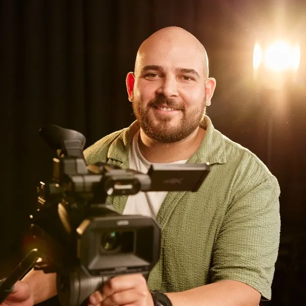 Lights, camera... action! Daniel's life-long love of film and TV 🎥 💡 

Daniel has always had a passion for film, sparked early through making short movies with his brothers. After completing his HSC, he pursued university studies before realising his creative interests lay firmly behind the camera.

That realisation led him to TAFE NSW, where he completed his Certificate III in Screen and Media (CUA31020), Certificate IV in Screen and Media (CUA41220) and Diploma of Screen and Media (CUA51020), developing a strong interest in broadcast production. Daniel says, "The hands‑on learning environment and quality of teaching at TAFE NSW made a real difference." 😃 

While studying, Daniel was recommended for a camera operator role with BarTV Sports, securing paid industry work. He quickly progressed, later joining Gravity Media, balancing part‑time study with part‑time work thanks to the flexibility offered by TAFE NSW.

Daniel’s goal is to move into film and scripted television, with experience already spanning broadcast, commercials, TV shows and feature films. Grounded by his close family and friends, he continues to build a career doing what he loves. 💙

Gain skills that work for a Screen and Media career. Enrol now for Semester 2 via the link in our bio.

#TAFENSW #SkillsThatWork #ScreenAndMedia #GraduateStory #BroadcastMedia #FilmAndTV #LoveYourWork RTO 90003
