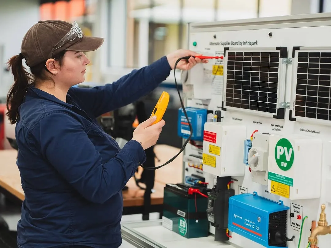 Step inside our newly expanded electrical and engineering training spaces at Moorabbin. 💡

Within our four-walls, future electricians, electrical engineering technicians, renewable energy workers, and more are realised.
.
.
.
#Holmesglen #TAFEVictoria #LearnMoreDoMore